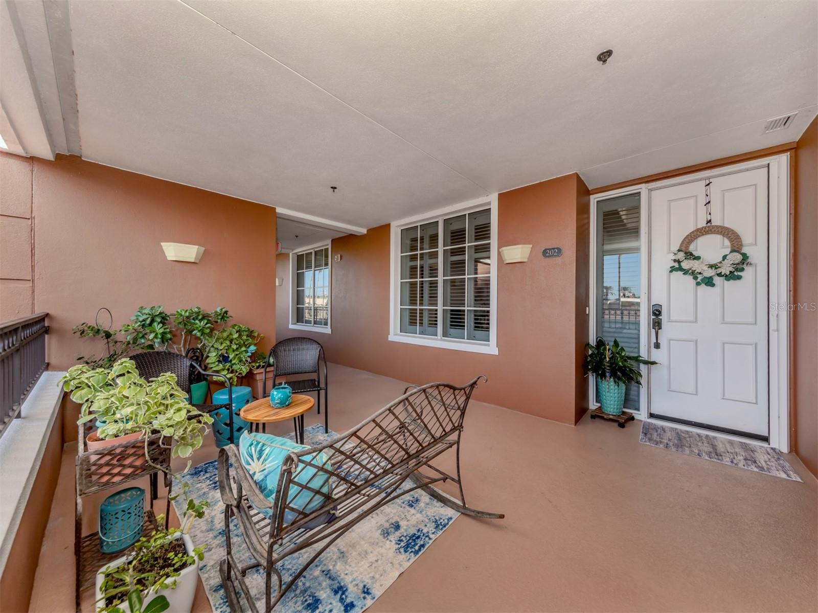 147 TAMPA AVE E #202 photo 2