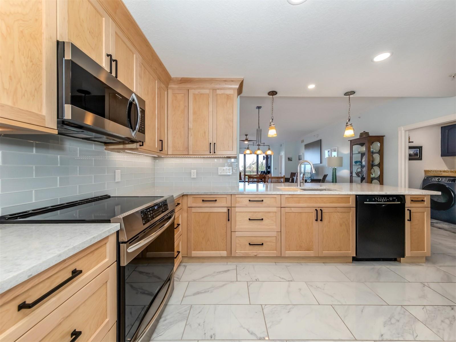 147 TAMPA AVE E #202 photo 4