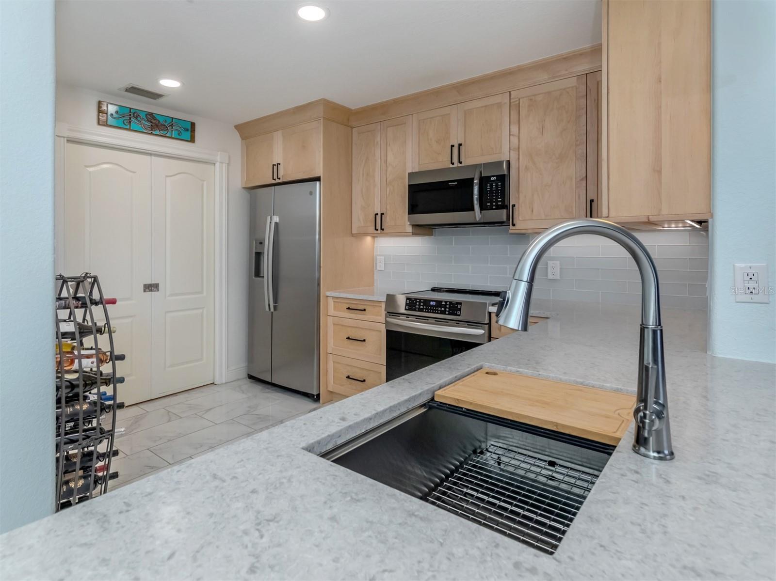 147 TAMPA AVE E #202 photo 5