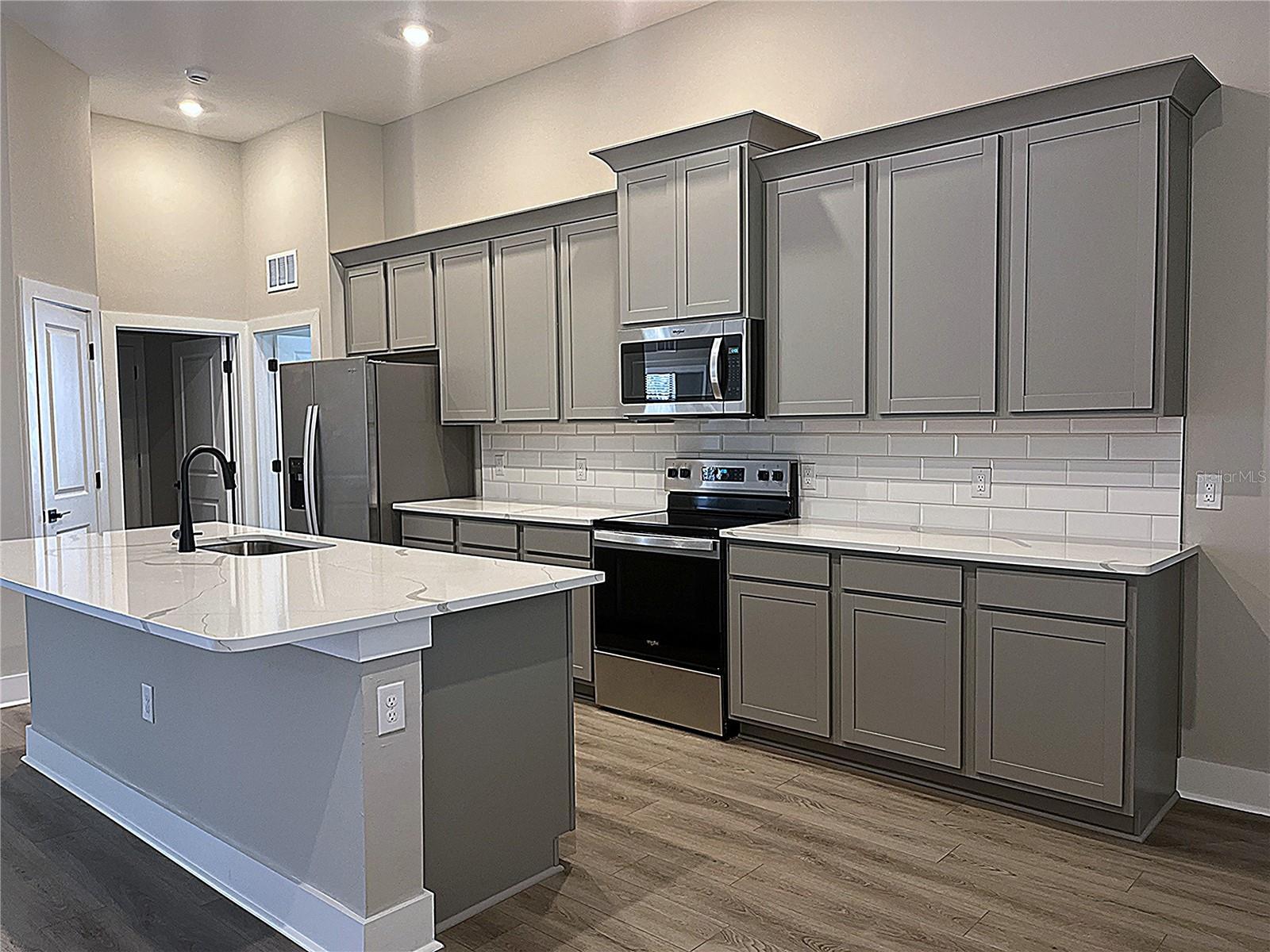 5025 WHITE AVE photo 3