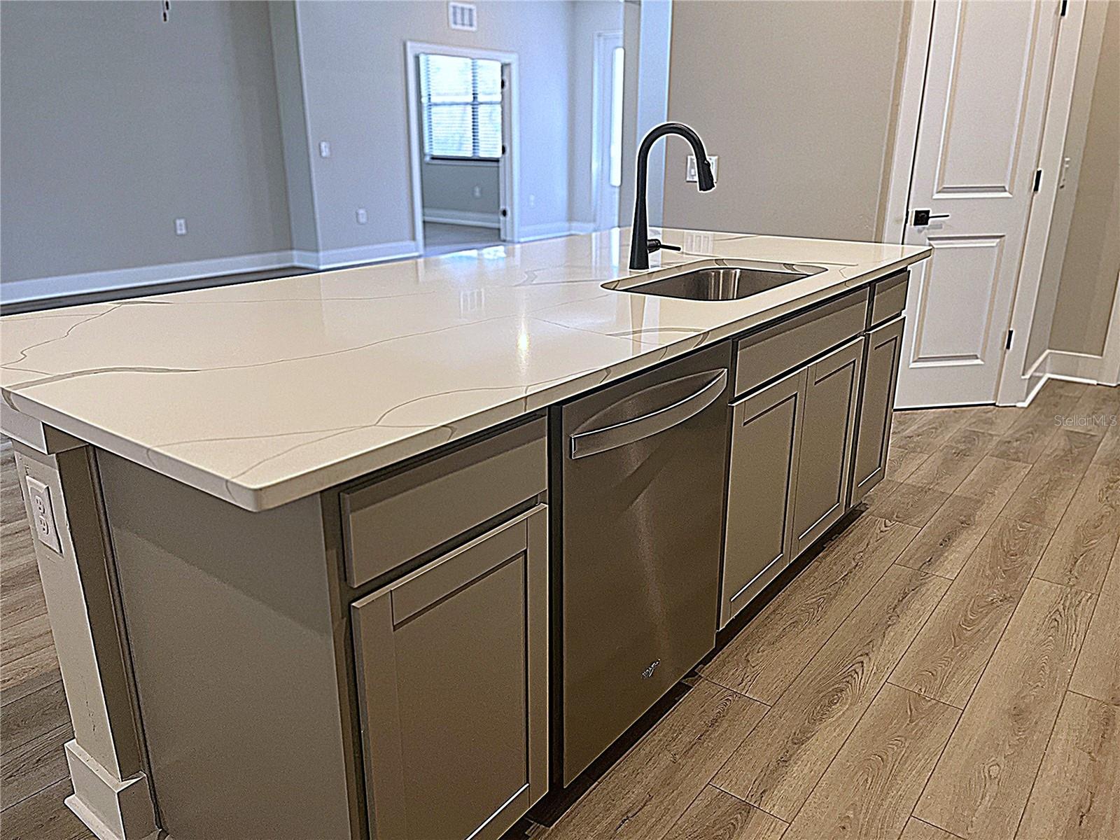 5025 WHITE AVE photo 4