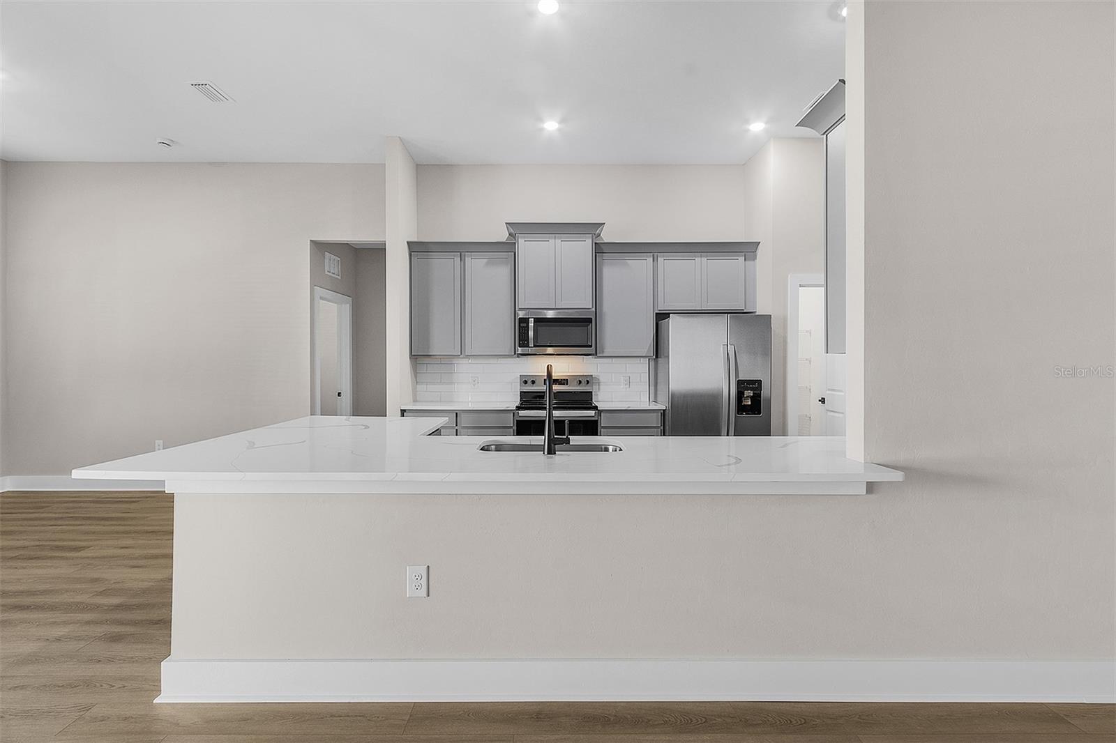 12140 WARDEN AVE photo 3
