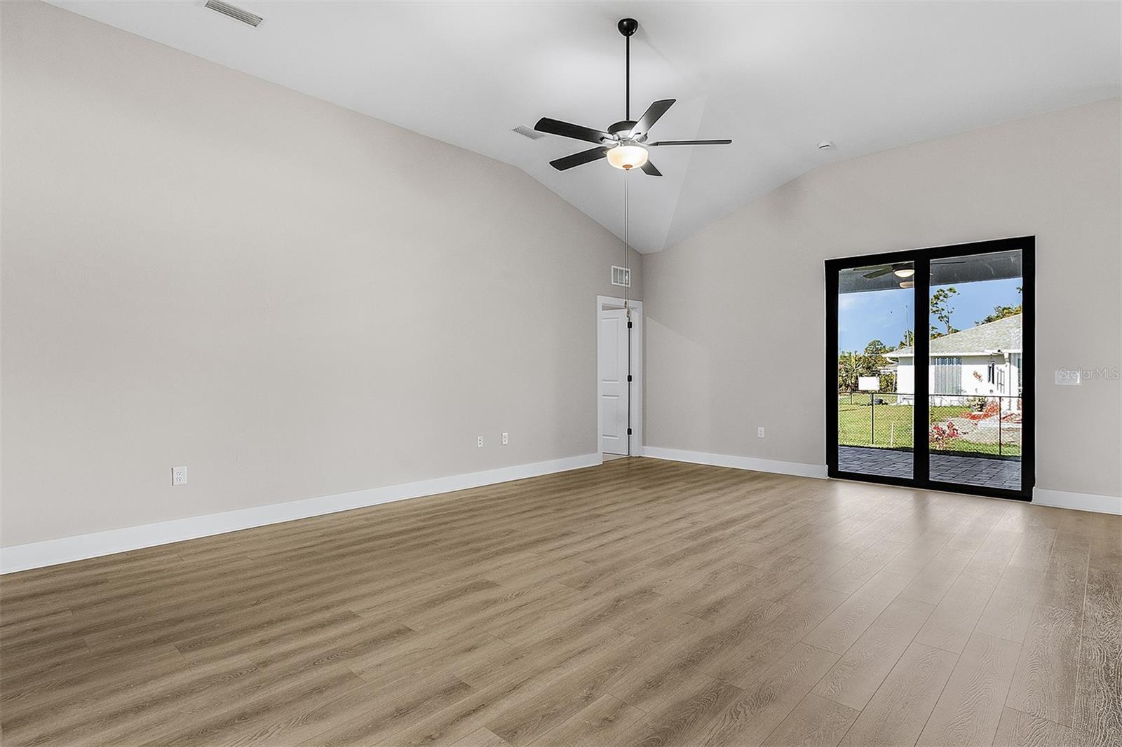 12140 WARDEN AVE photo 4