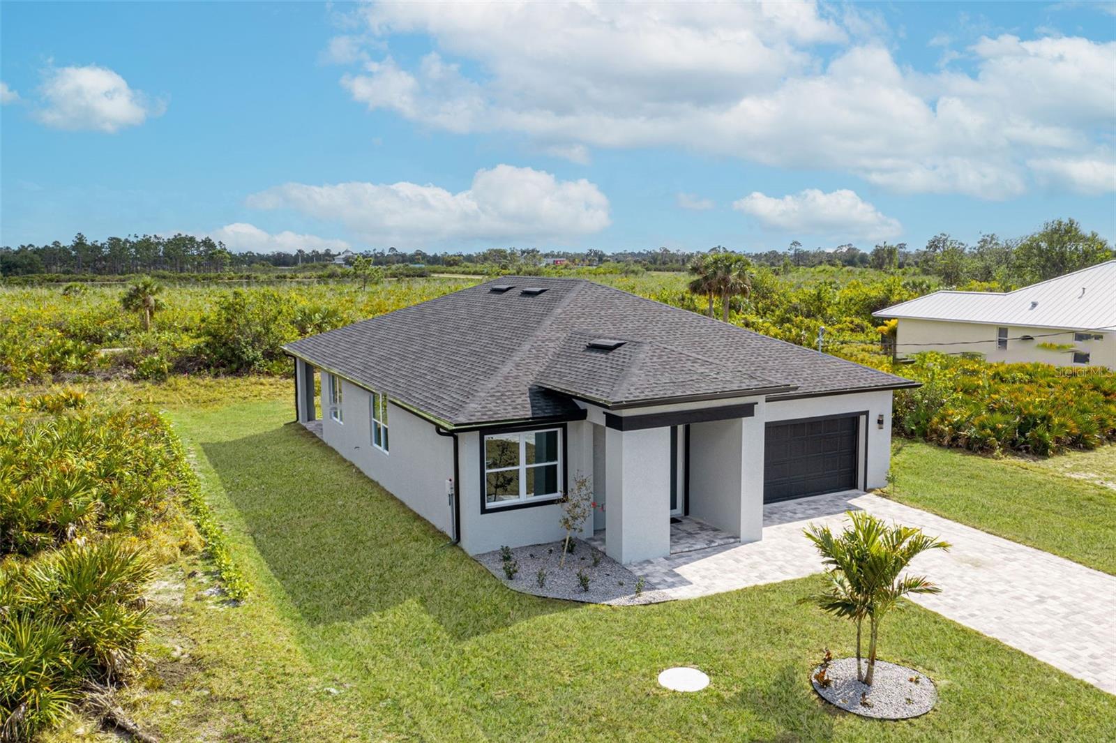 384 BAYTREE DR photo 2