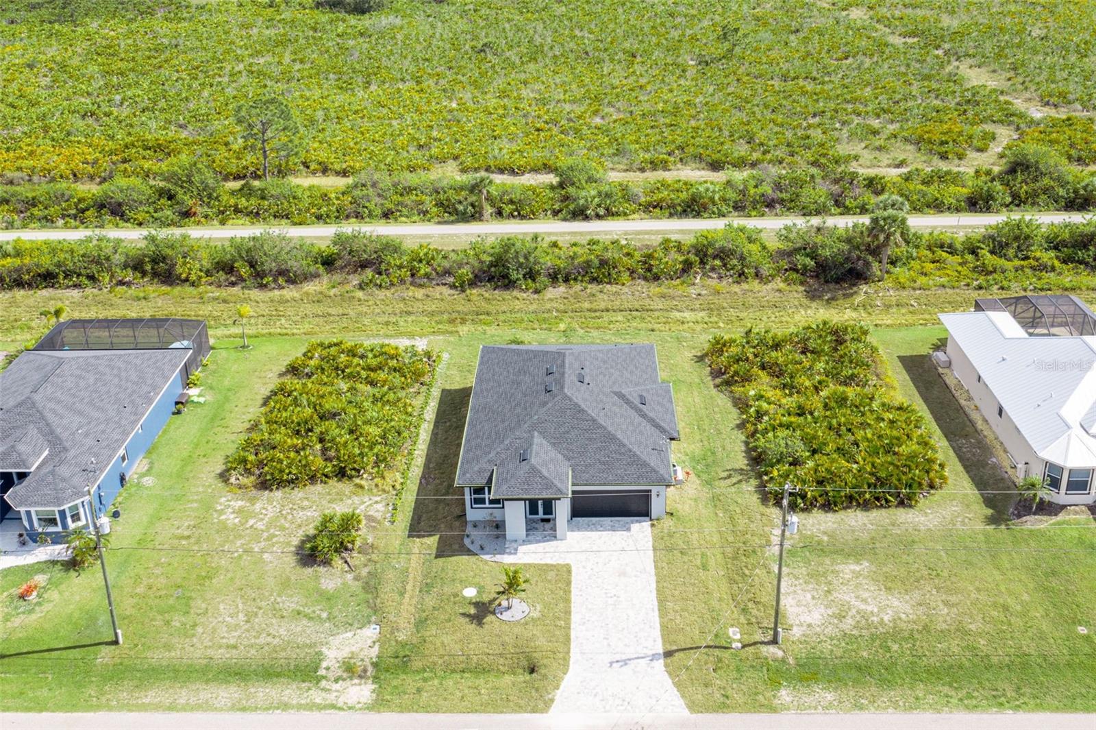 384 BAYTREE DR photo 3