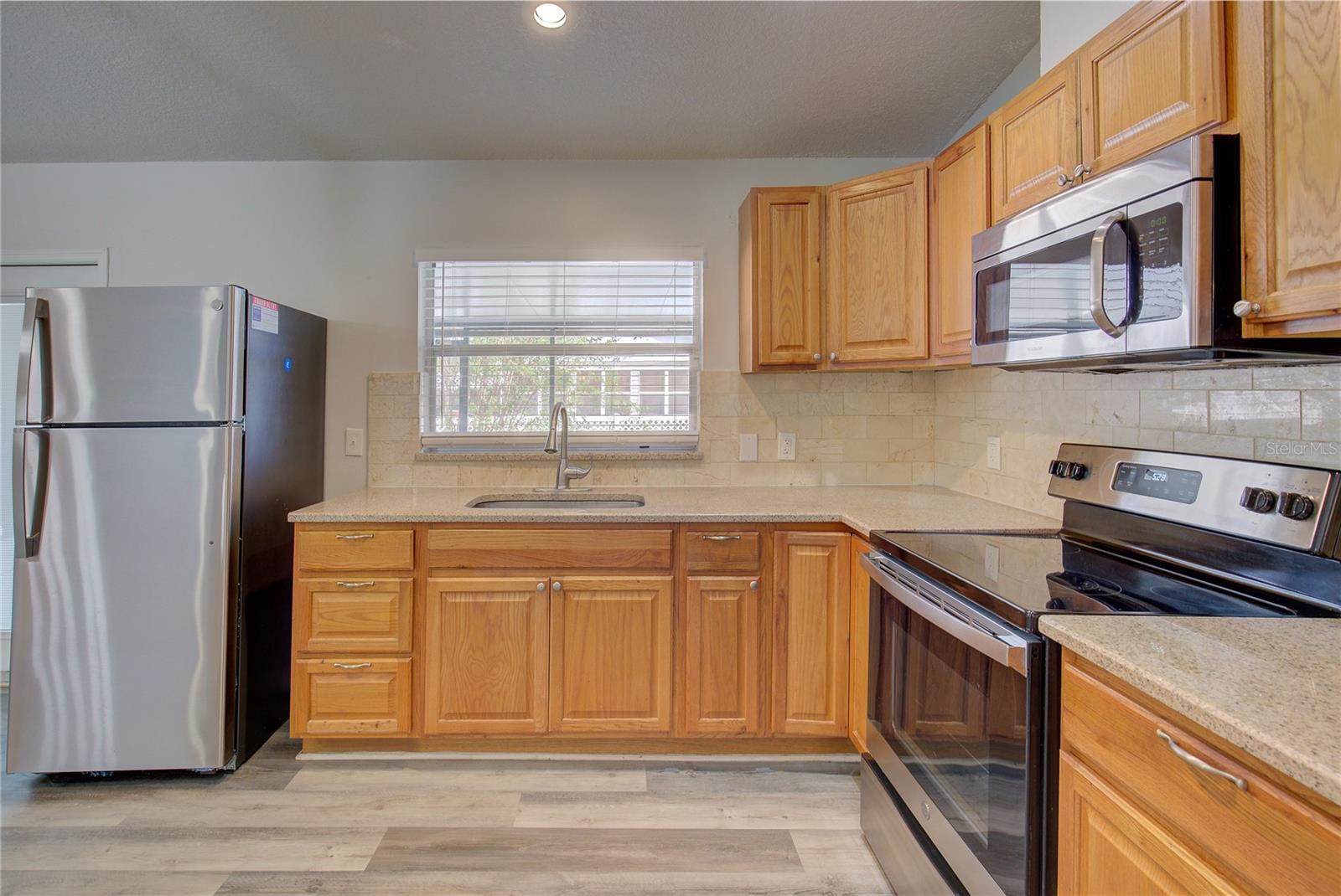 16206 VILLA DR photo 4