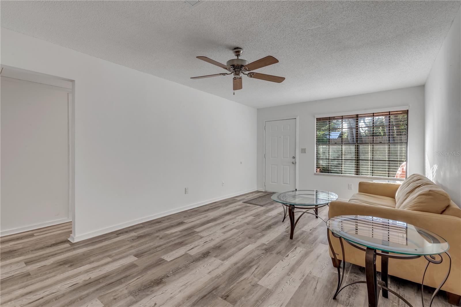 526 LIVE OAK ST #1070 photo 4