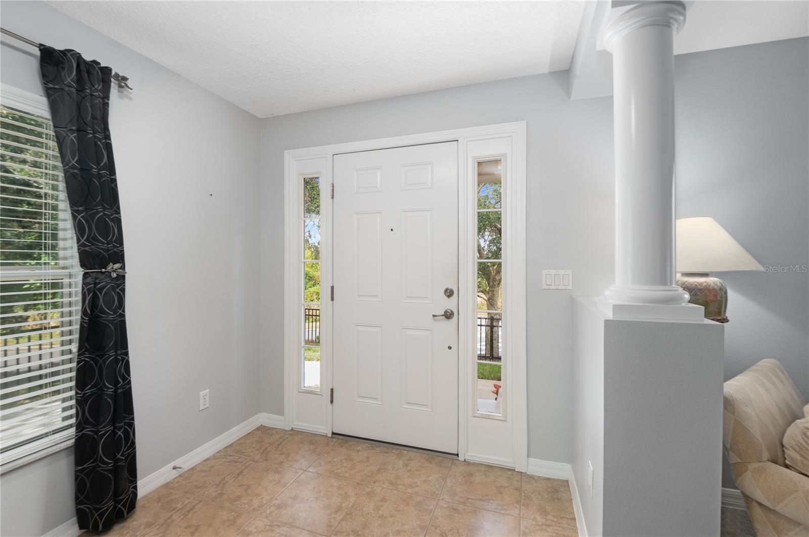 207 MAPLEBROOK DR photo 4