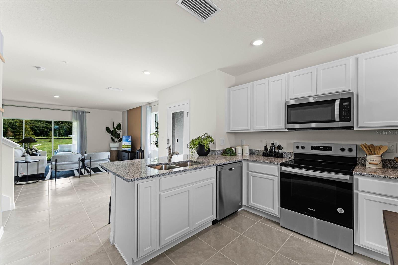 3373 PRIVATE OAK DR photo 4