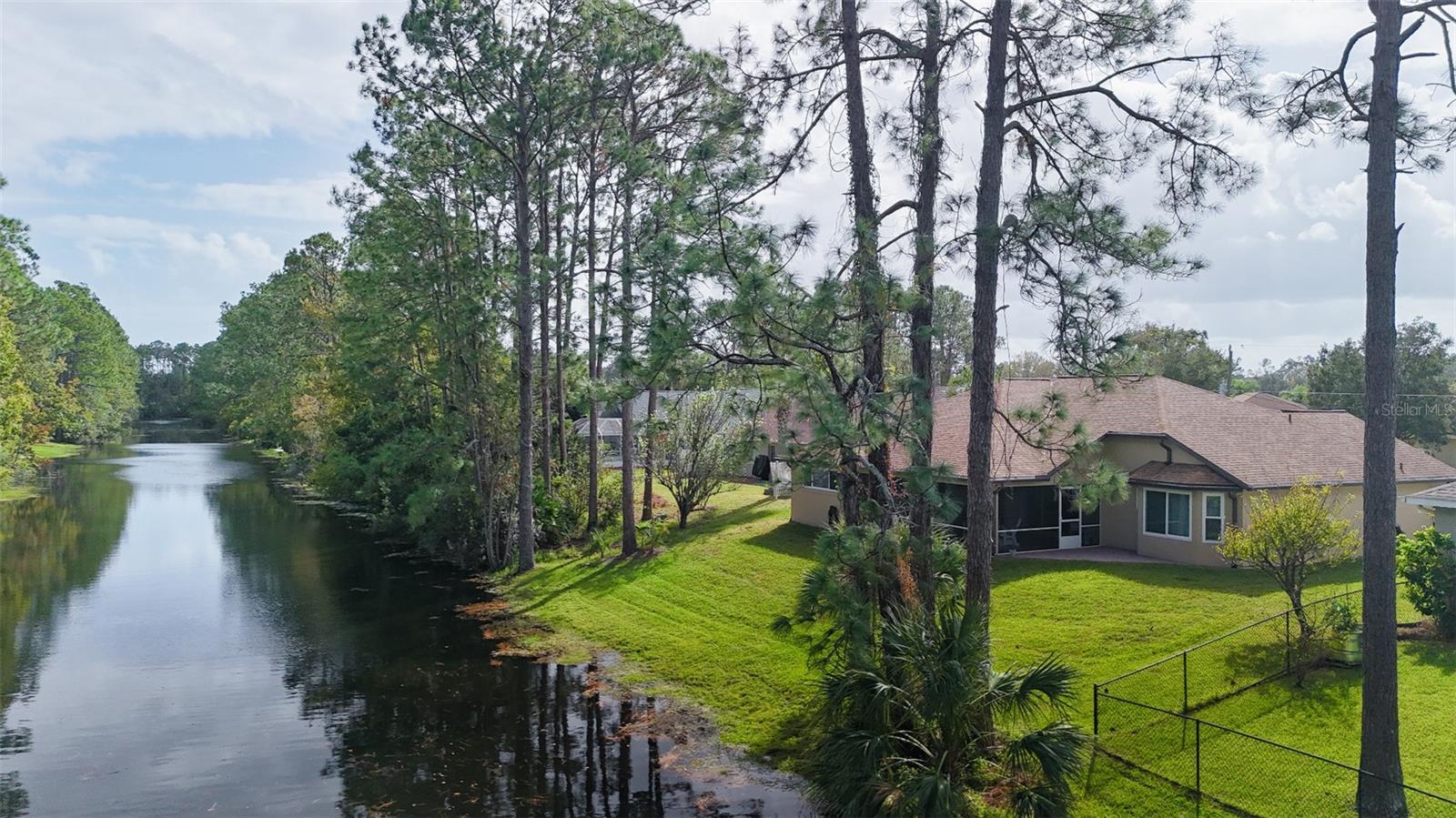 36 WALKER DR photo 3