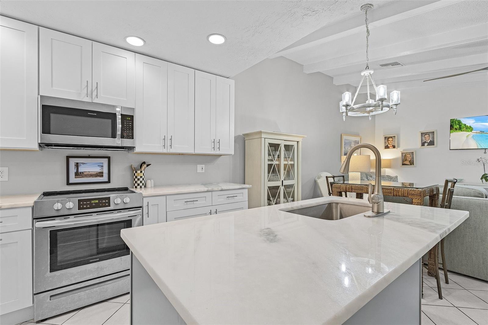 15405 CRYSTAL LAKE DR photo 2