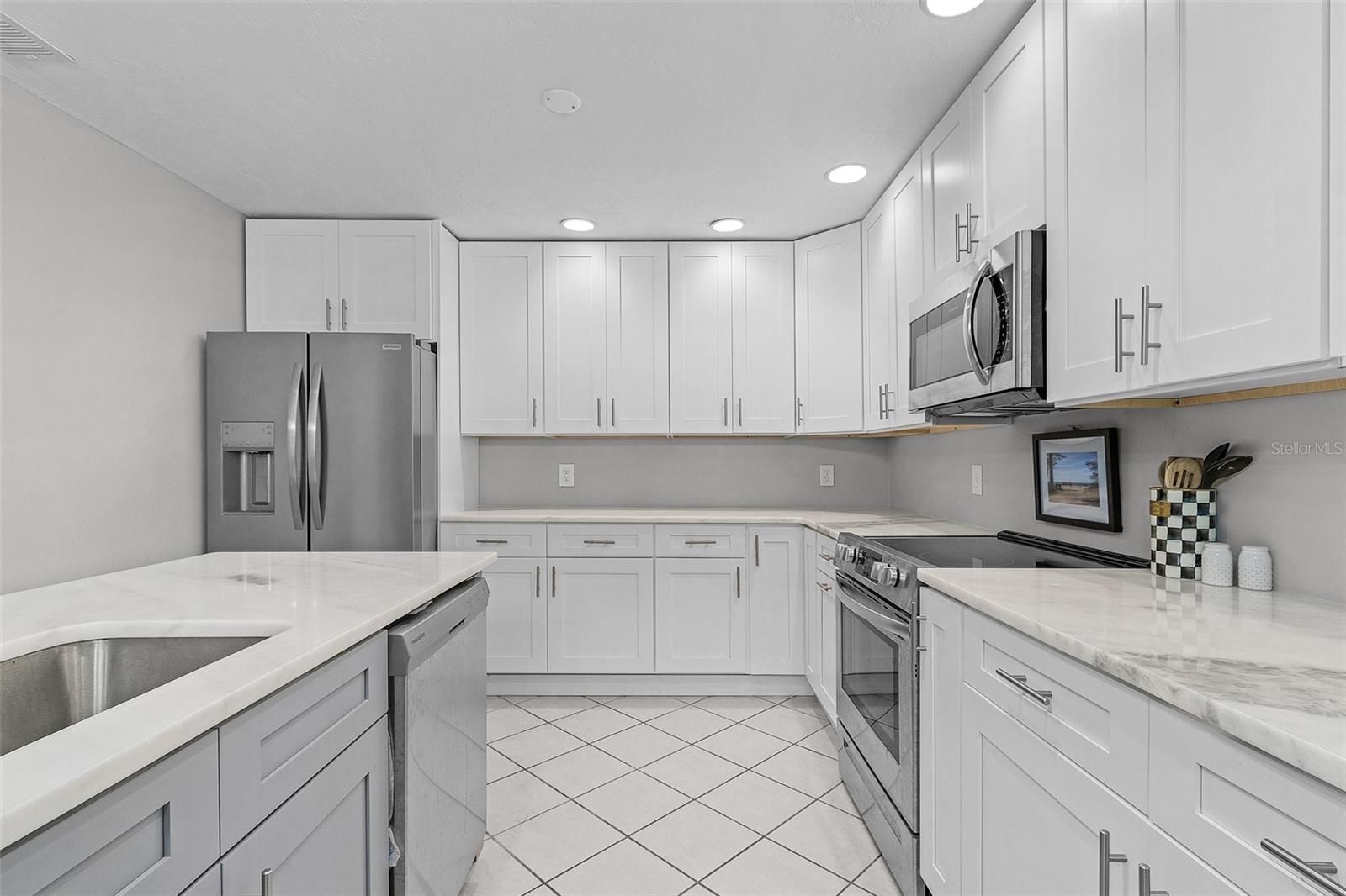 15405 CRYSTAL LAKE DR photo 3