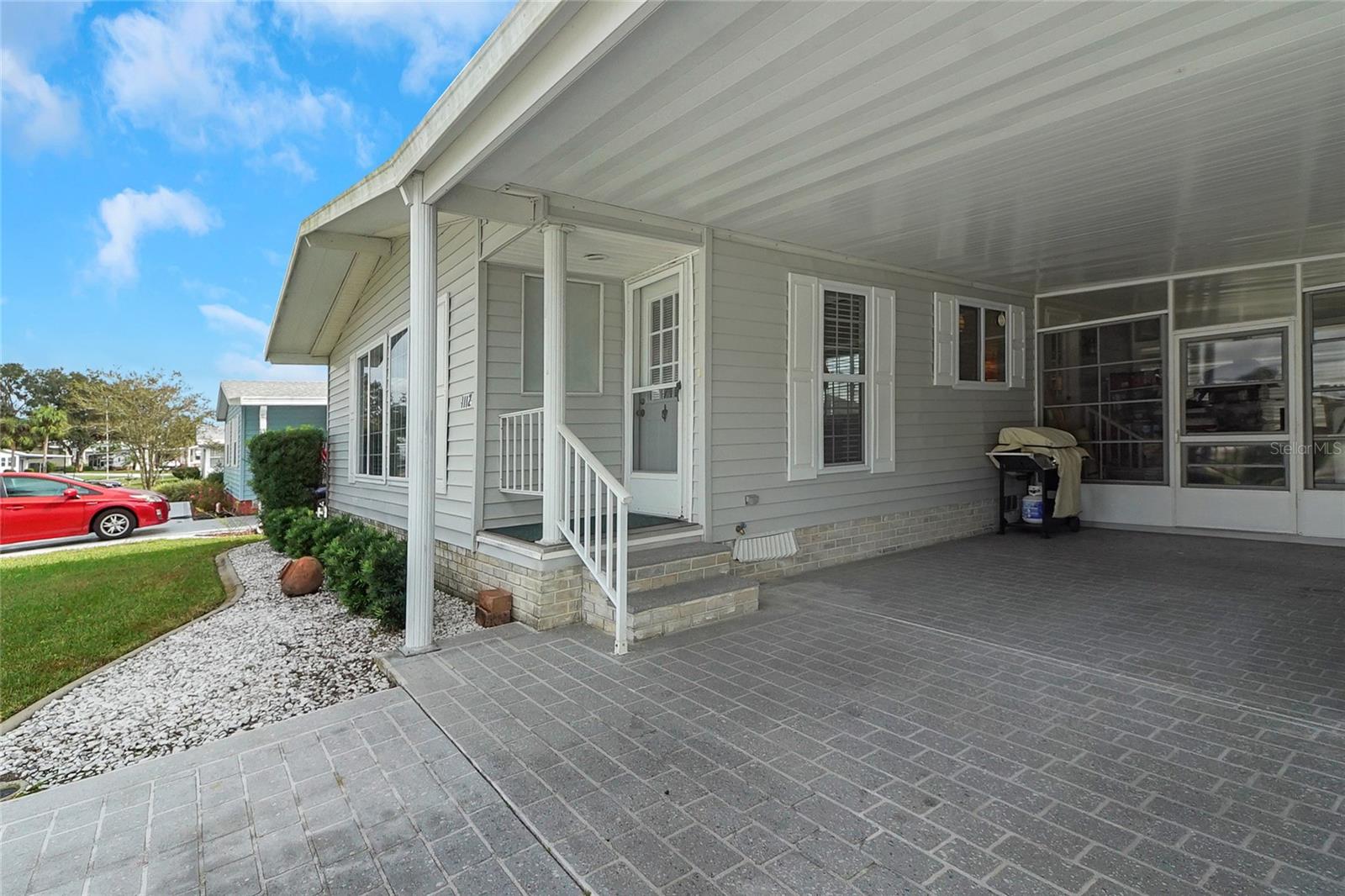 1112 PARADISE DR photo 3