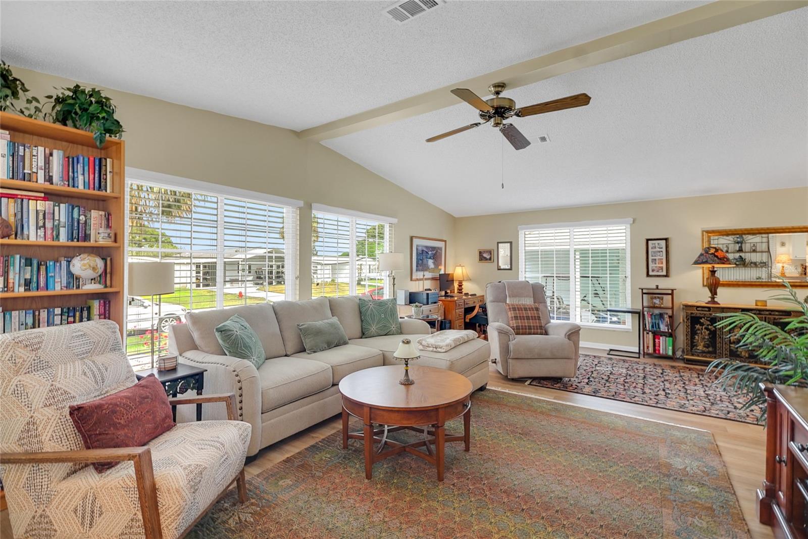 1112 PARADISE DR photo 5