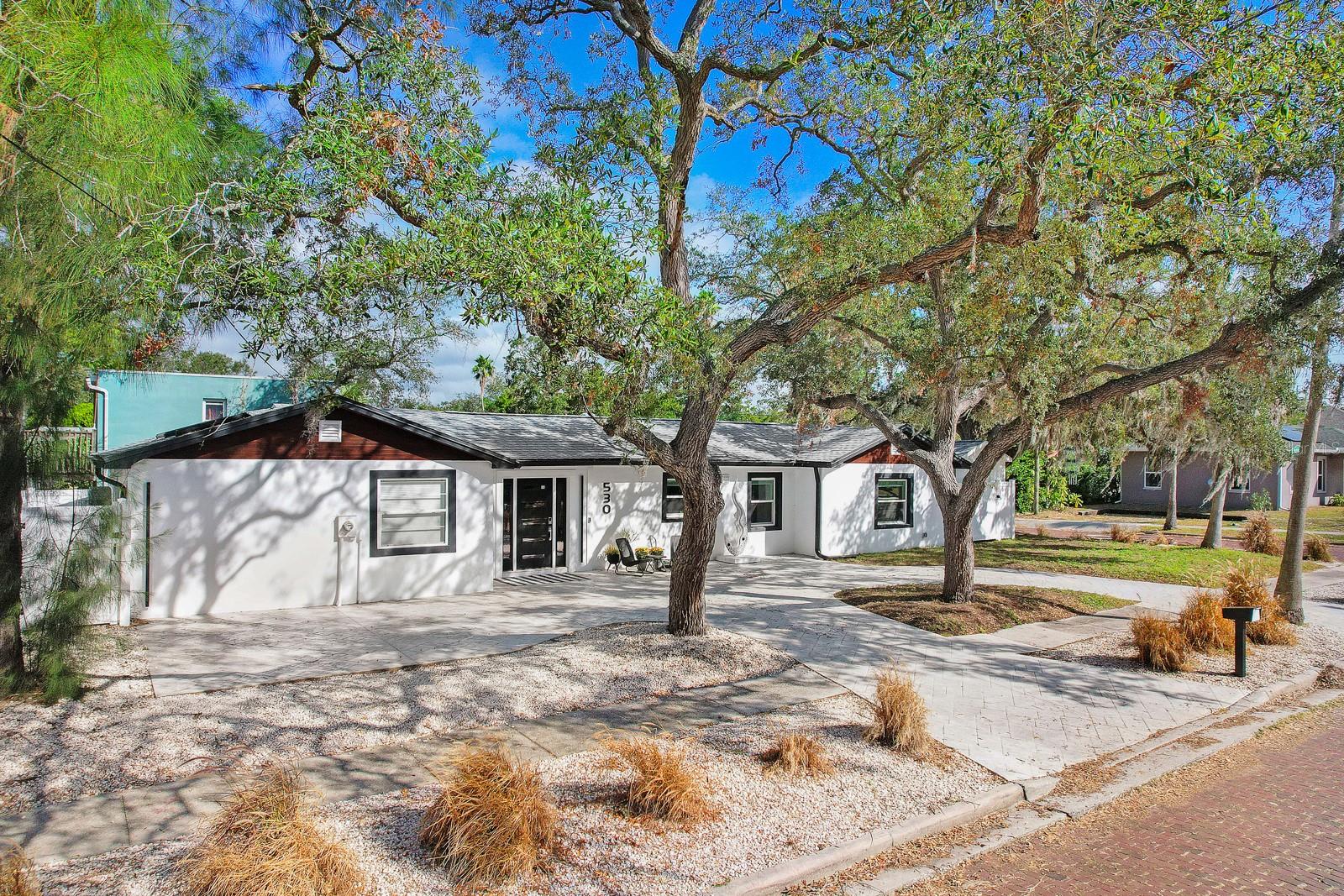 530 LOCKLIE ST photo 2