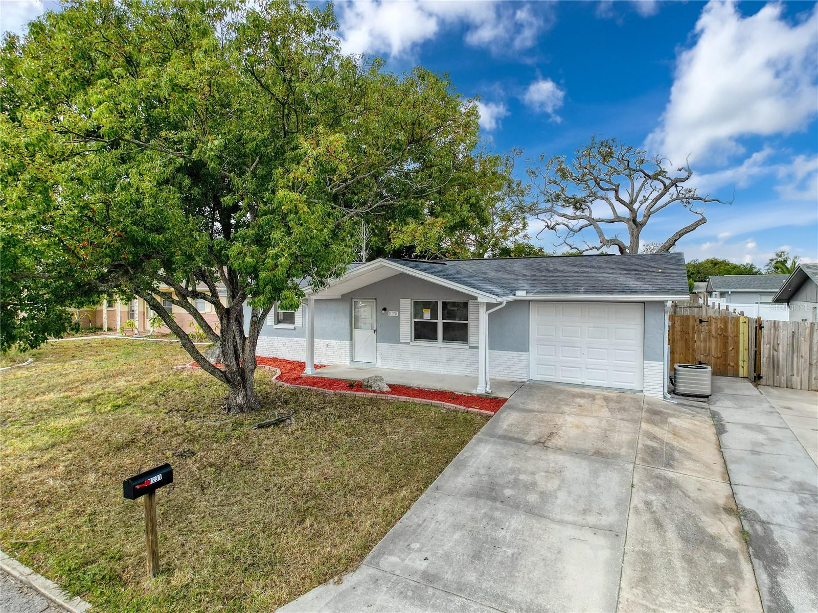 11231 SNYDER AVE photo 4