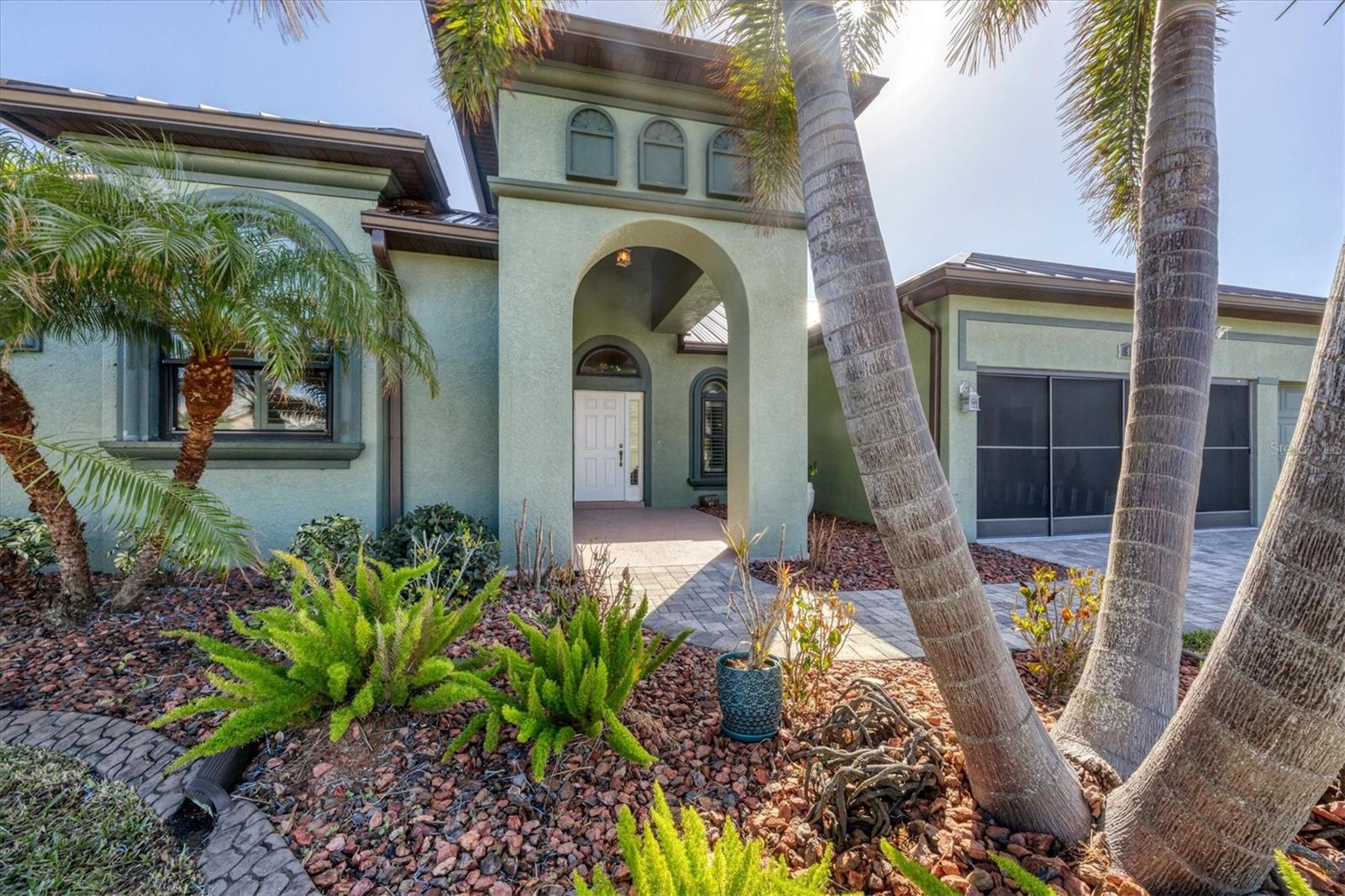 935 ROTONDA CIR