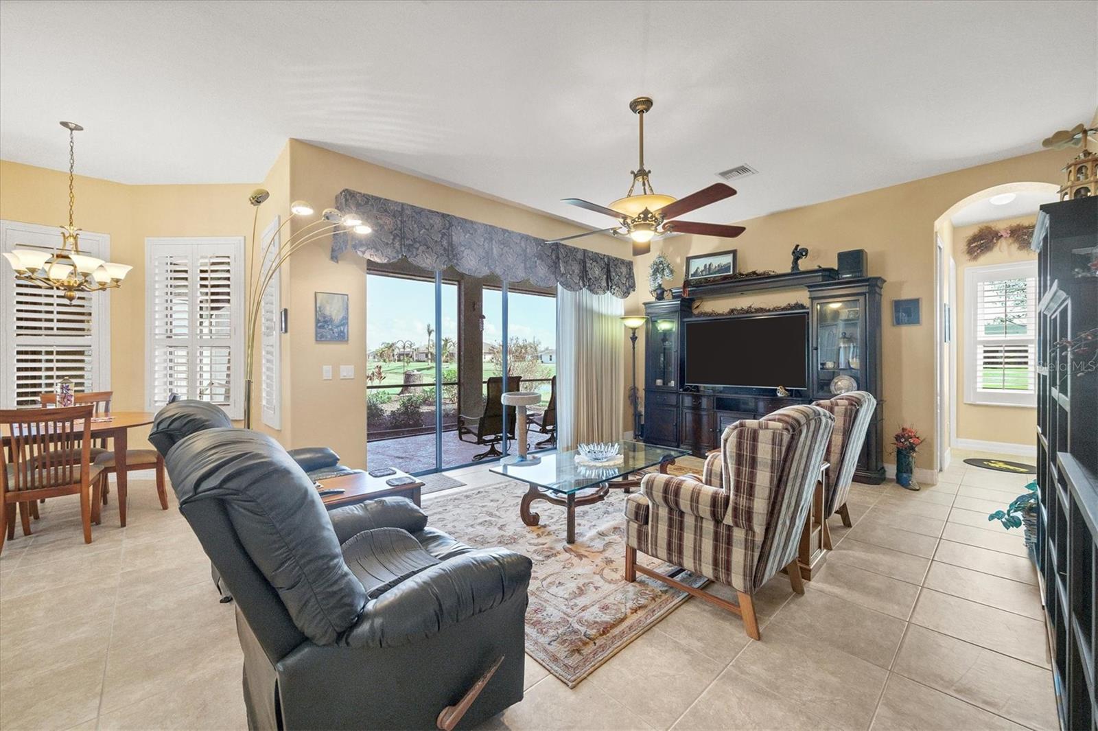 935 ROTONDA CIR photo 3