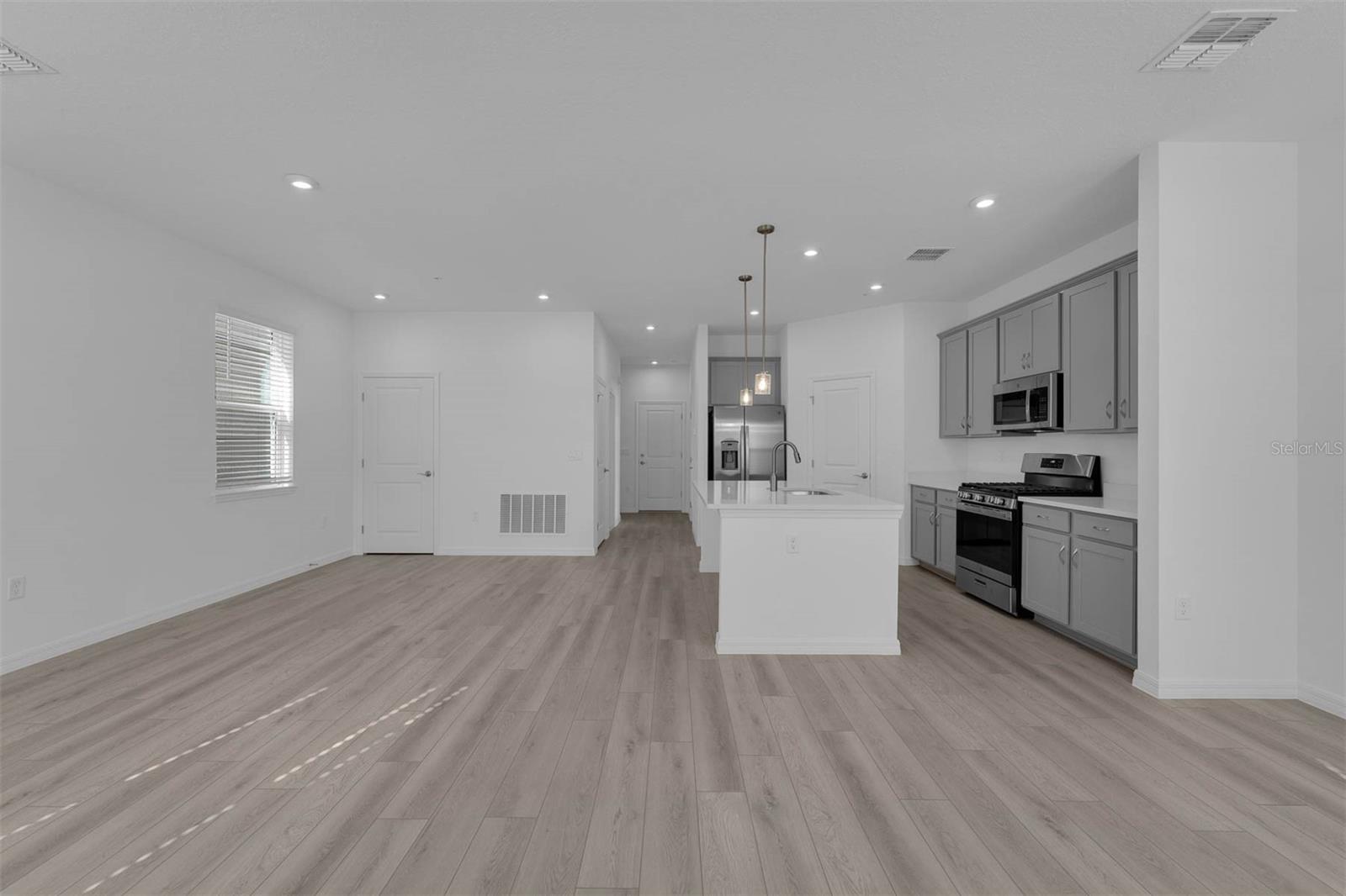 566 ORIENT AVE photo 2
