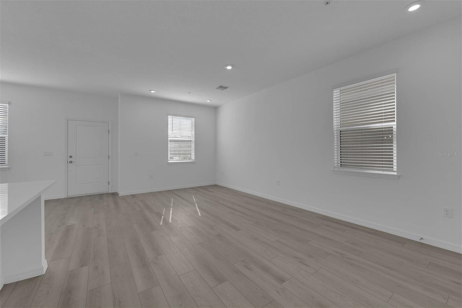 566 ORIENT AVE photo 3