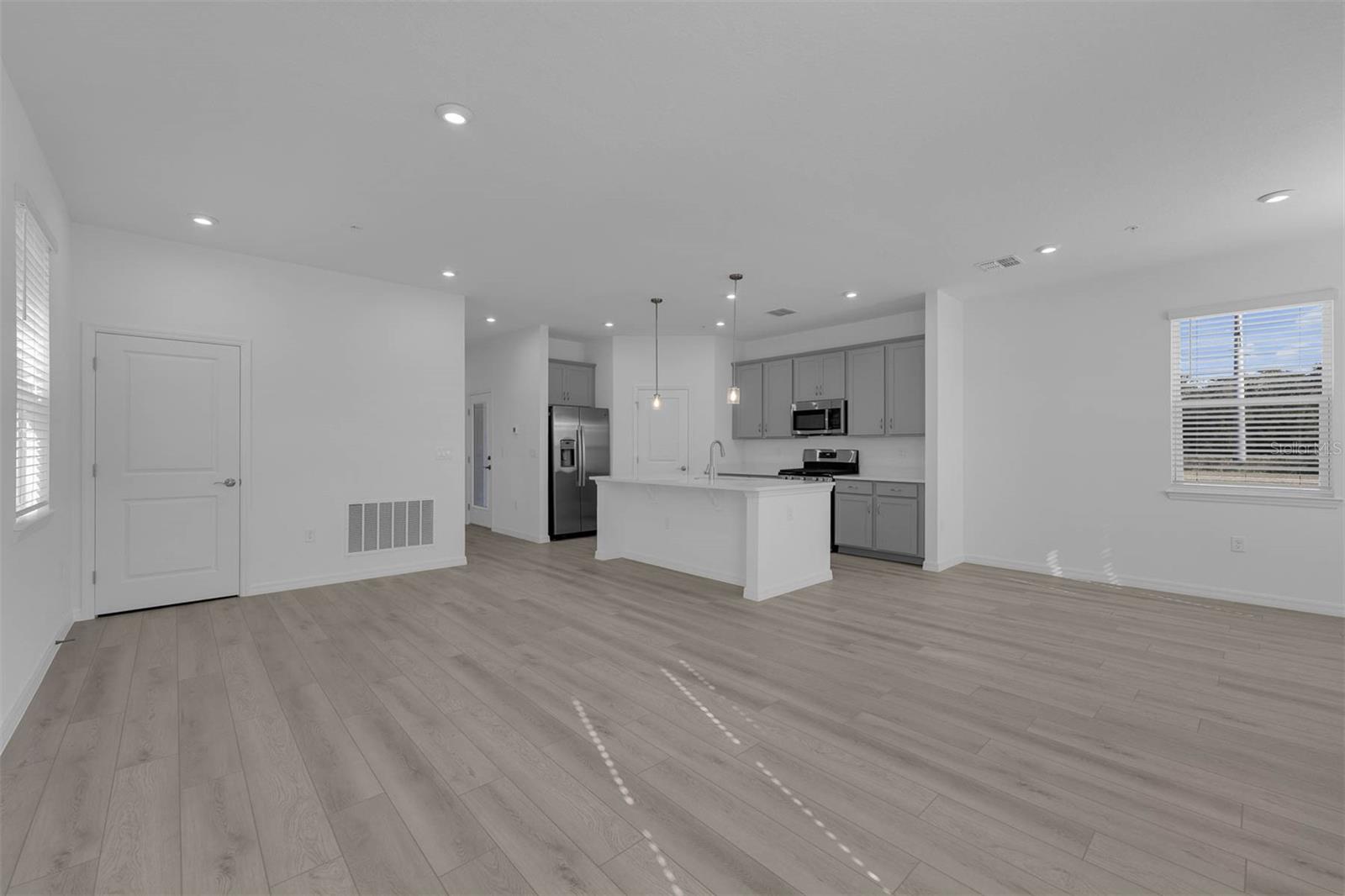 566 ORIENT AVE photo 5
