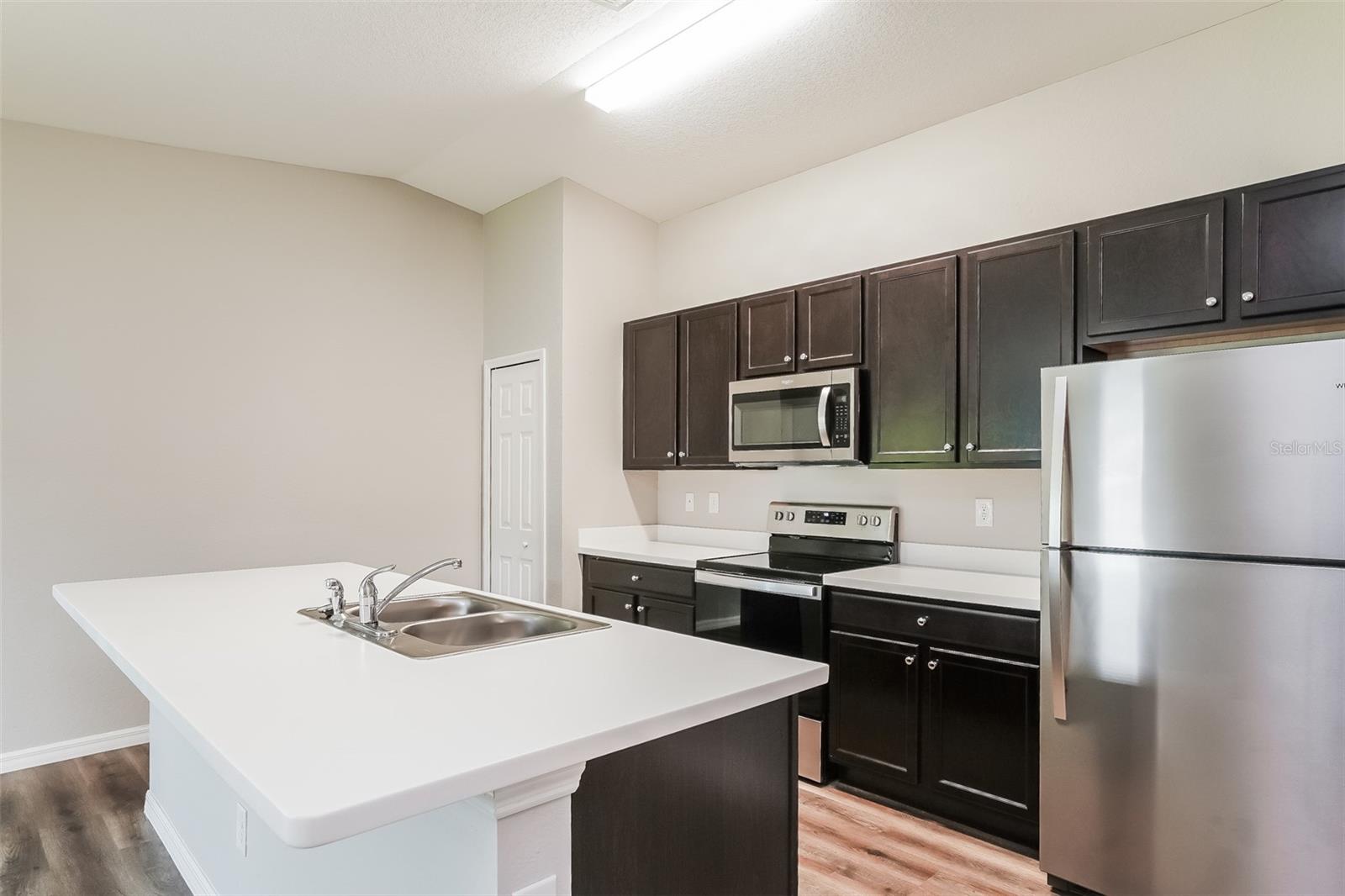 248 RAVENSWOOD BLVD photo 4