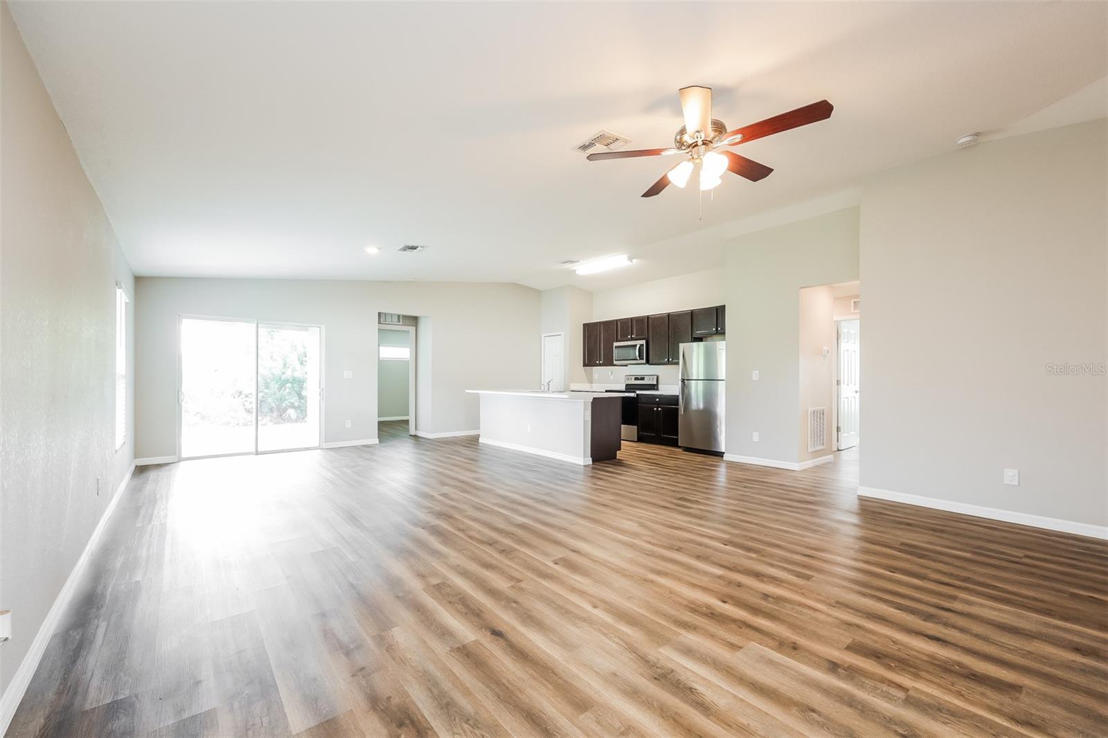 377 AVELLA ST photo 3