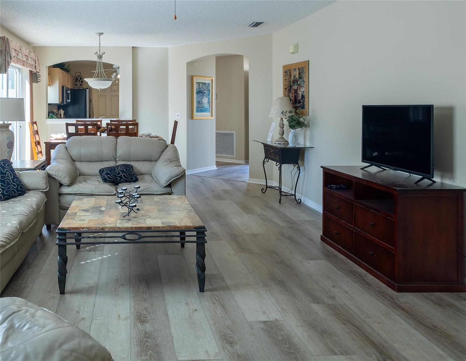 2030 ALFREDO AVE photo 5