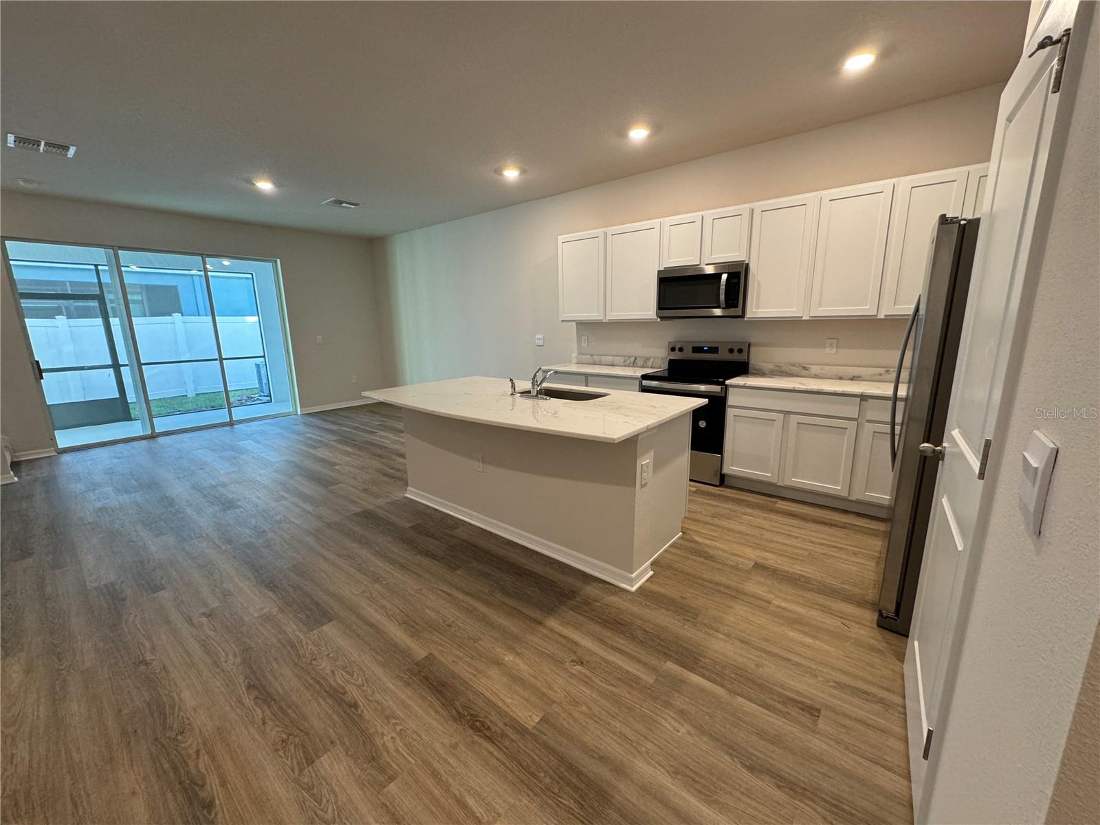 2822 NEWBERN BANKS DR photo 4