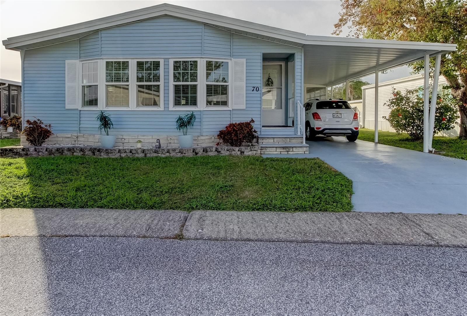 70 PELICAN DR E photo 2