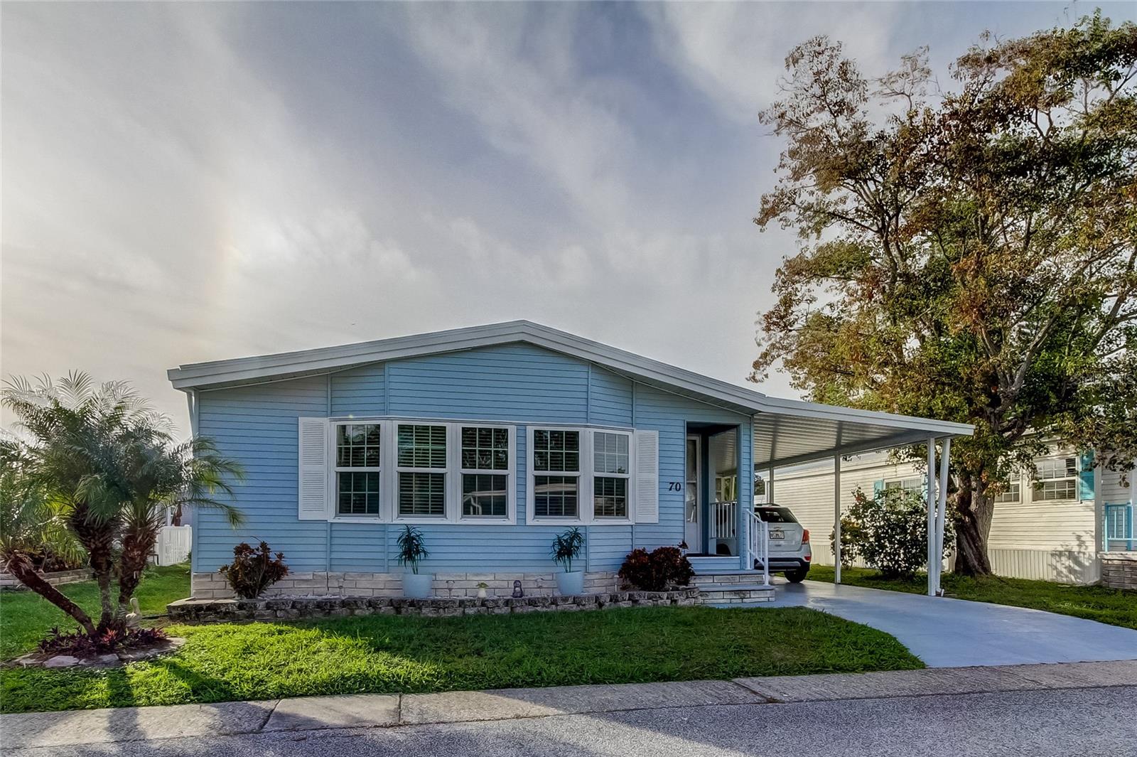 70 PELICAN DR E photo 3