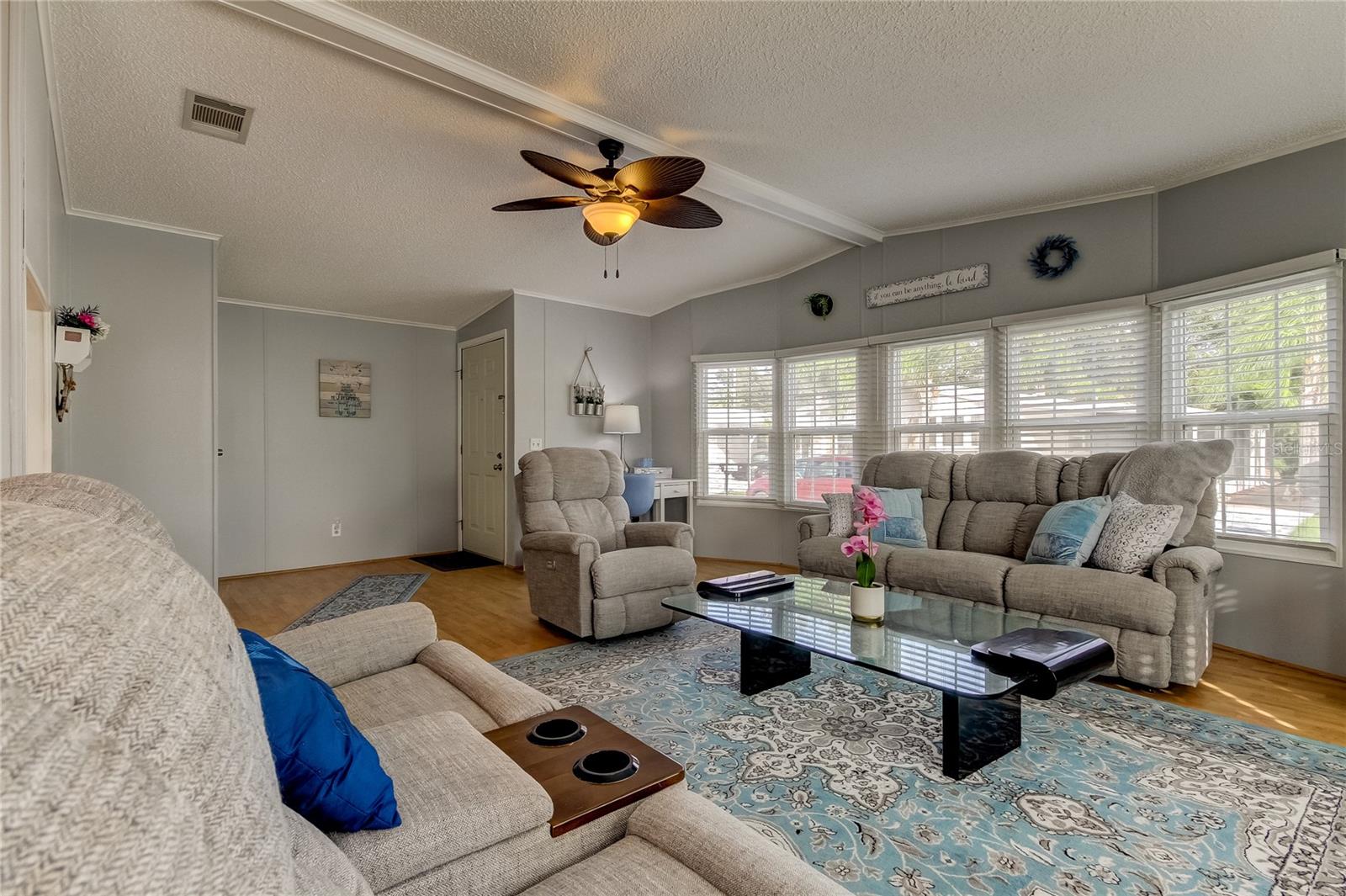 70 PELICAN DR E photo 4