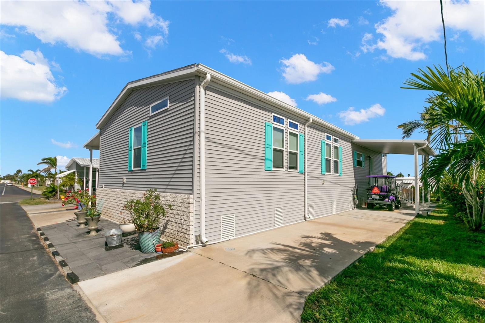 6901 AMERICANA DR NE #102 photo 2