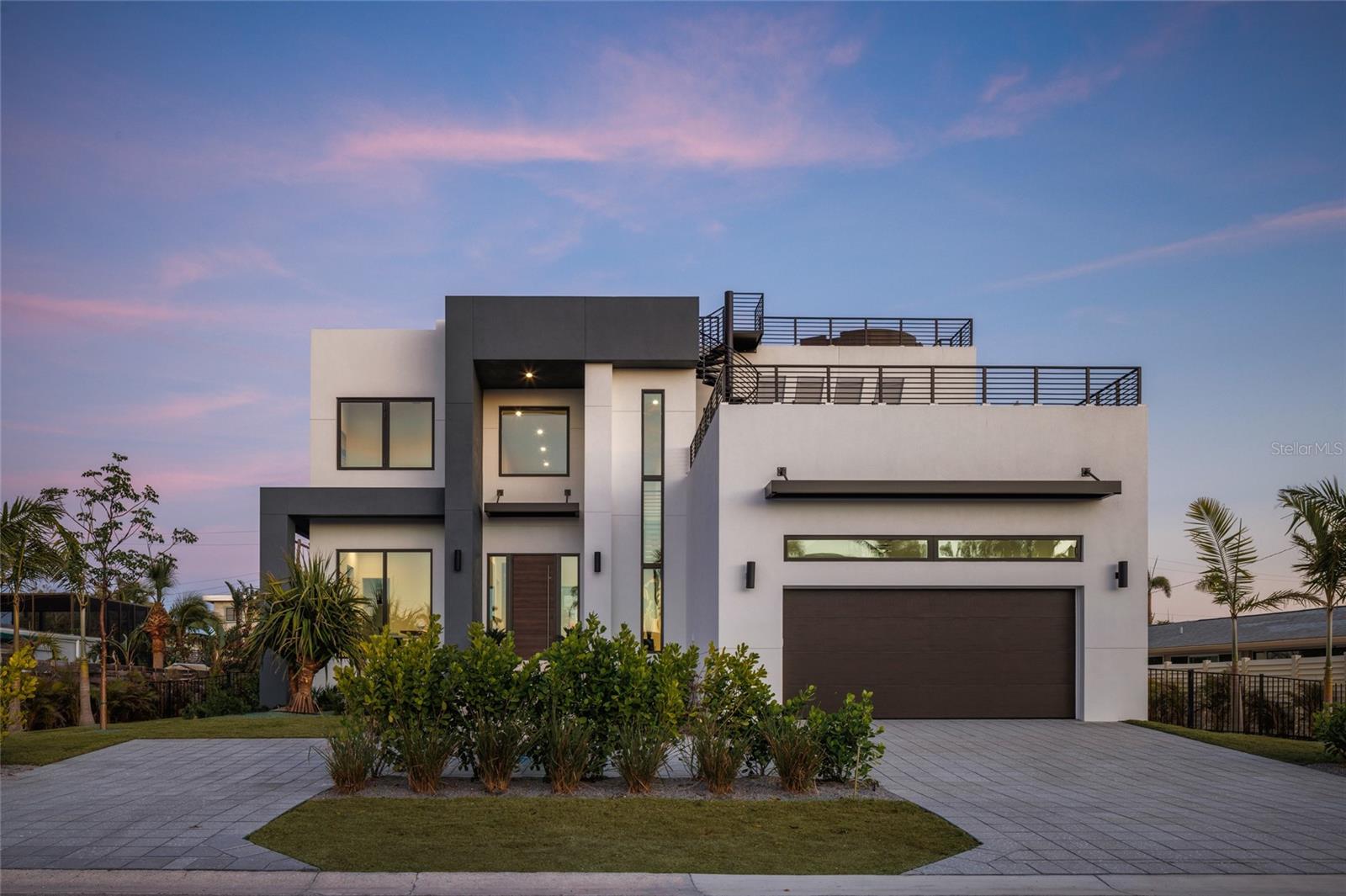 1212 CENTER PL — home for sale