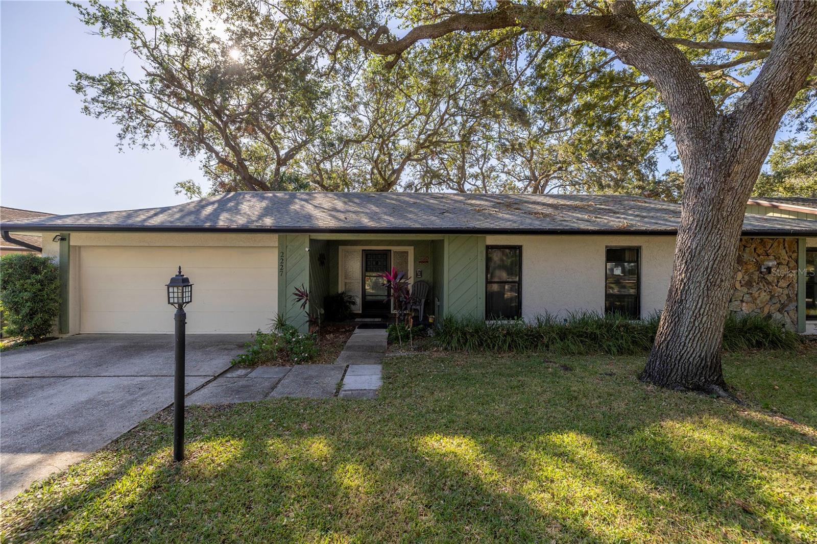2227 WILLOWBROOK DR photo 2