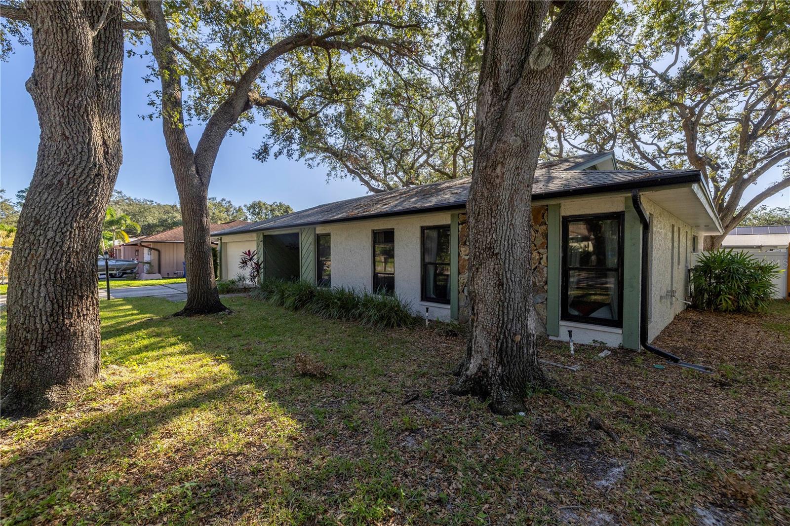 2227 WILLOWBROOK DR photo 3
