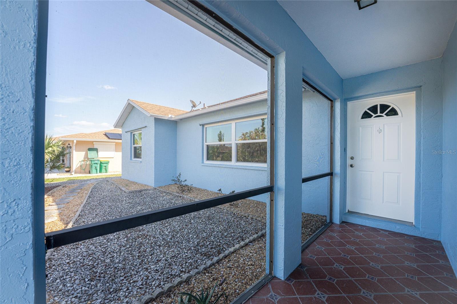 1201 WILSON DR photo 3