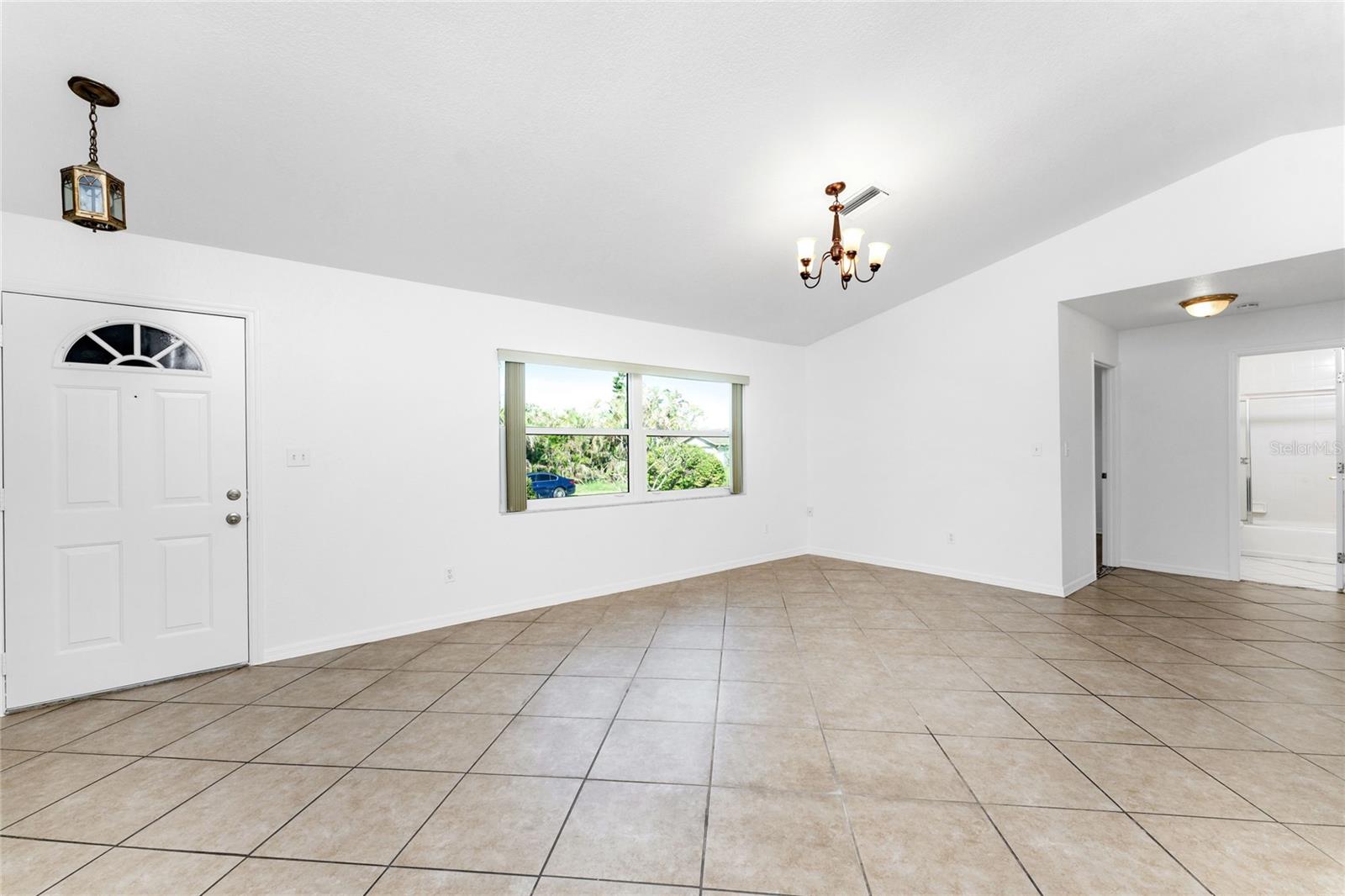1201 WILSON DR photo 4