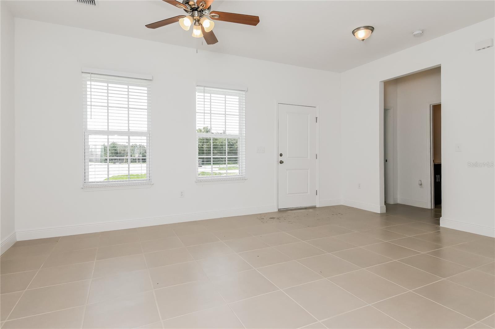 1206 AMAZON WAY photo 3
