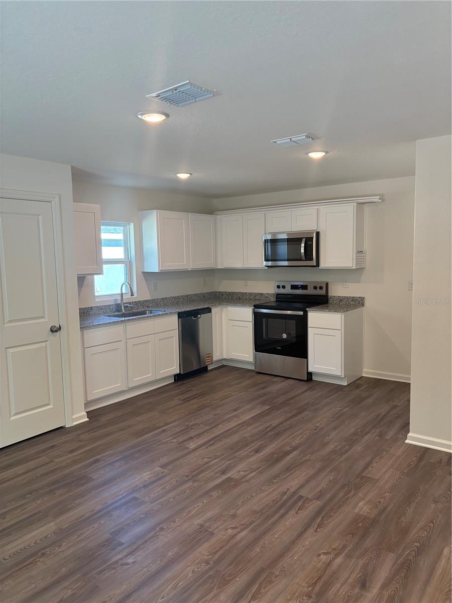 34 BAY PLACE CRSE photo 3