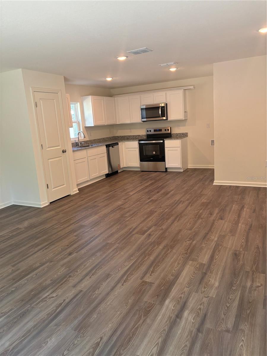 34 BAY PLACE CRSE photo 4