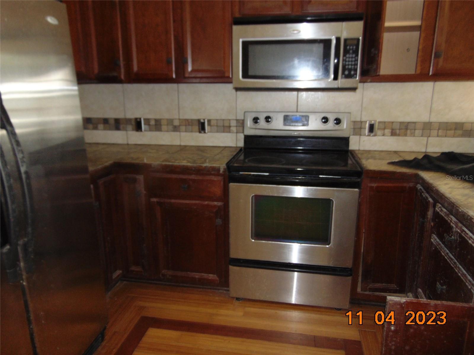 507 BARWICK ST photo 3