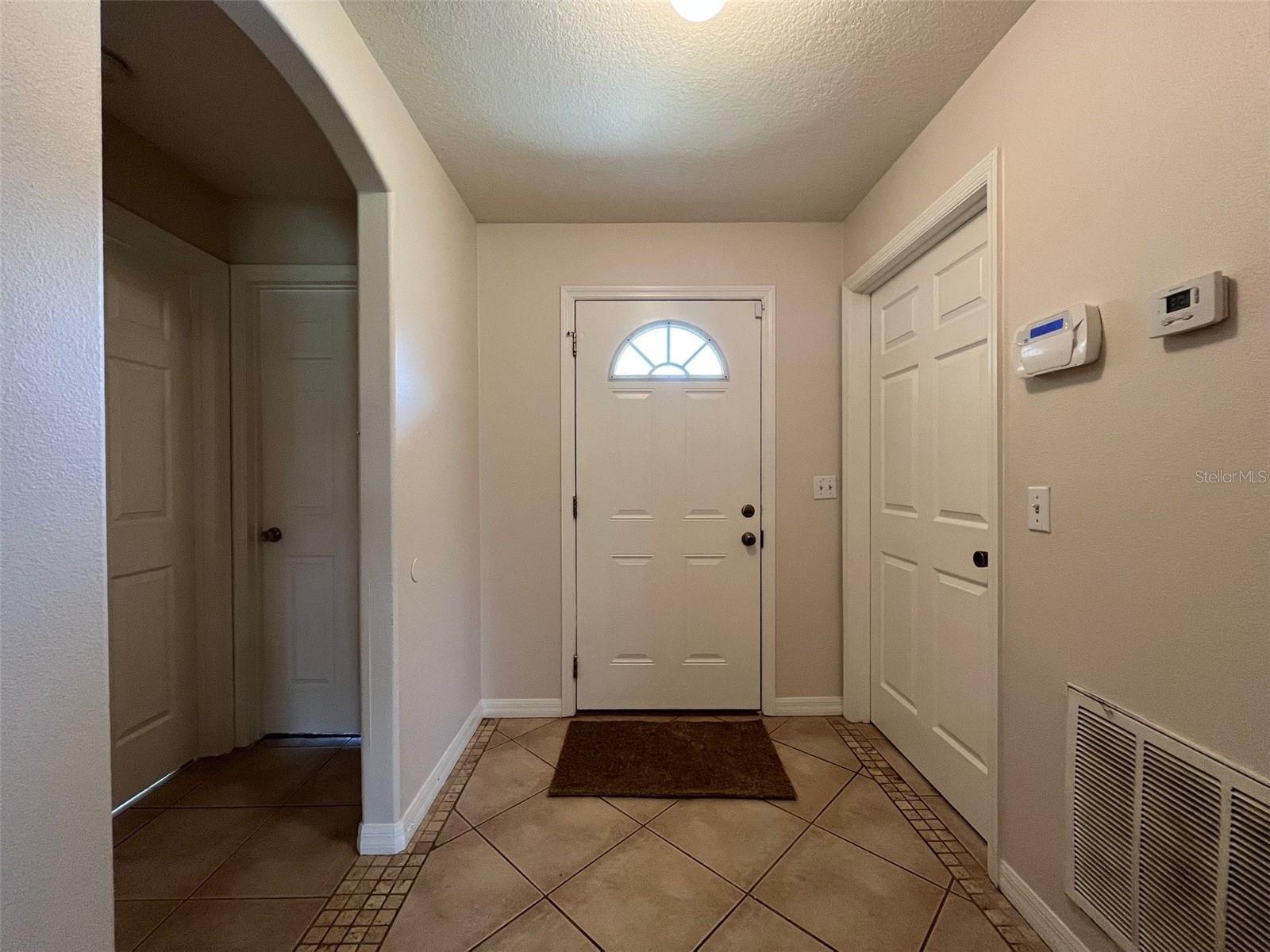601 SWALLOW CT photo 2