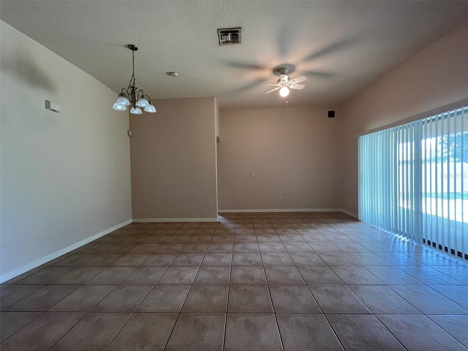 601 SWALLOW CT photo 4