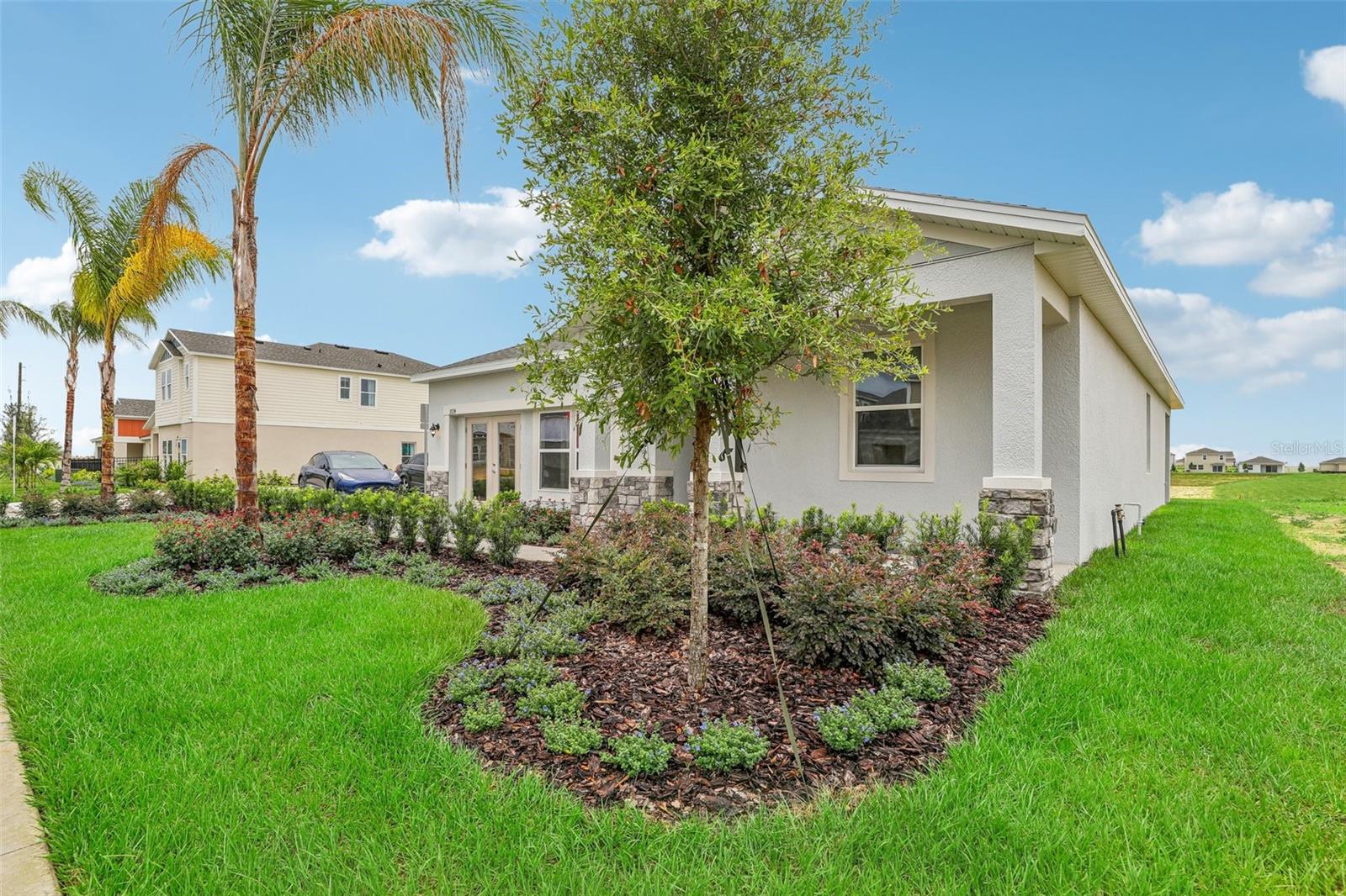 811 PEBBLE CREST LN photo 3
