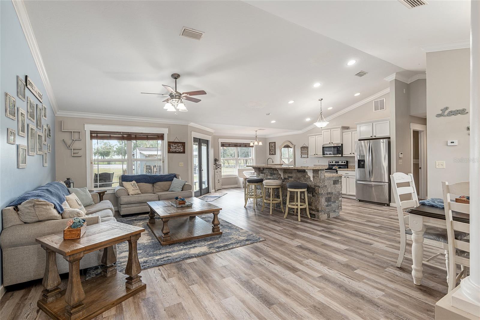 630 SW MARIGOLD PL photo 5