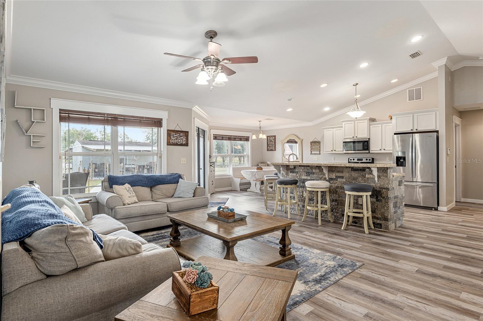 630 SW MARIGOLD PL photo 4