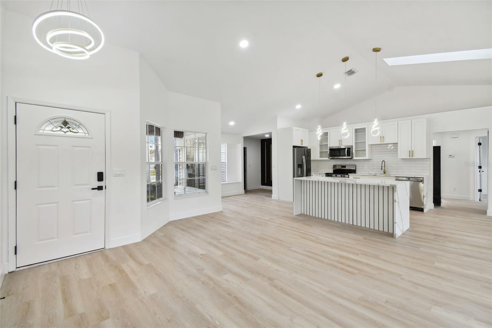 7435 HIDEAWAY TRL photo 4