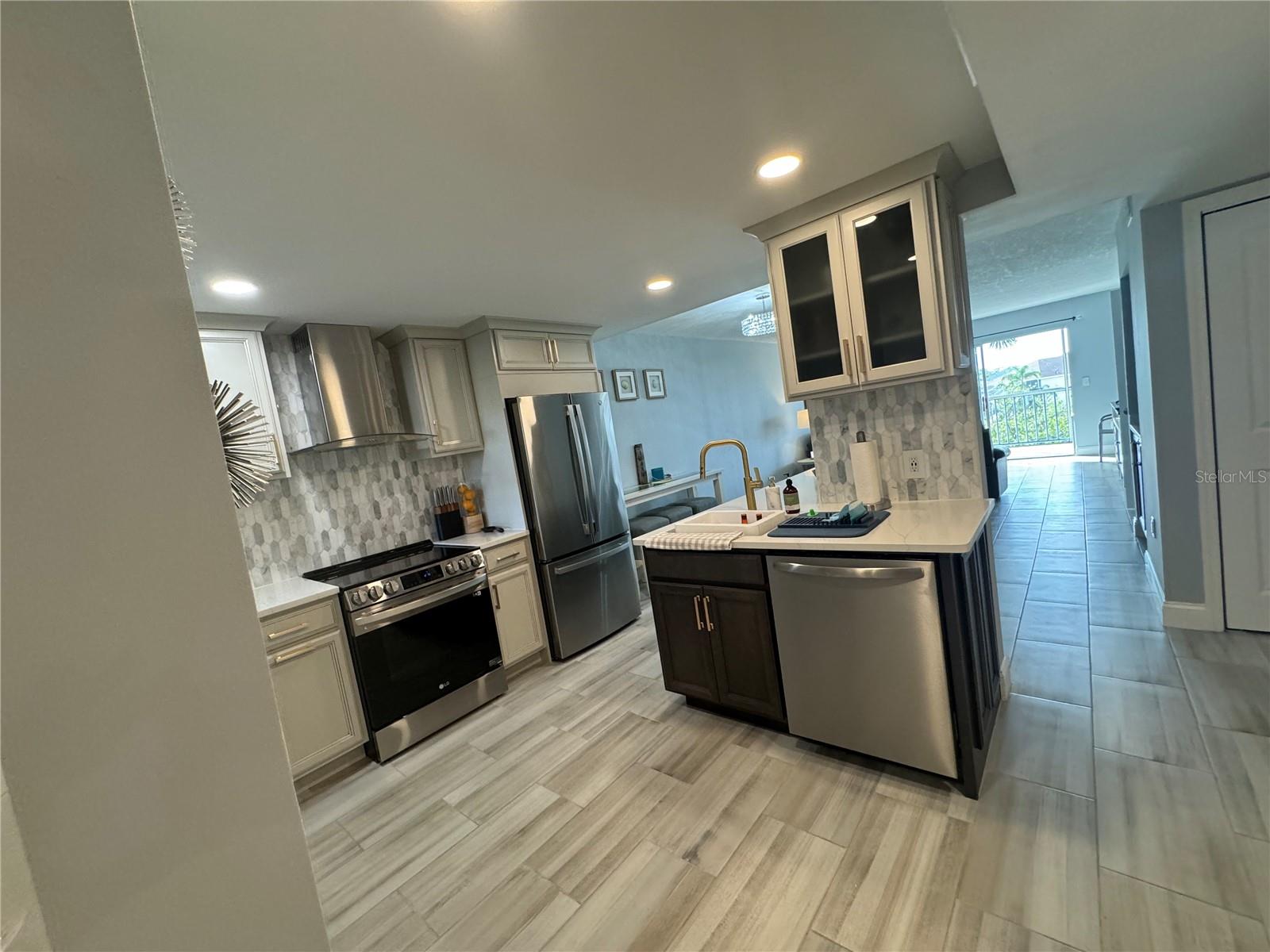 5537 SEA FOREST DR #208 photo 2