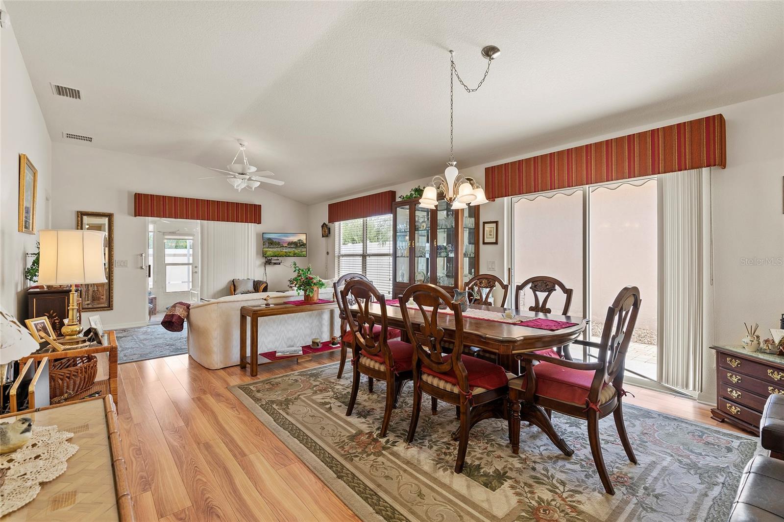 973 BUSTER PL photo 4